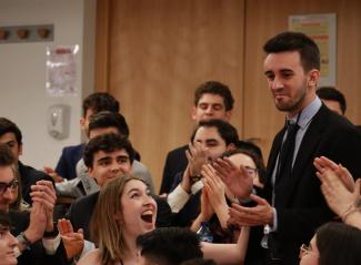 Estudiantes del Aula de Debate de la US